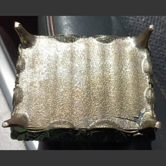 Vintage Metal Pressed Trinket Jewelry Box Colonial Style Red Velvet Lined - Picture 6 of 11